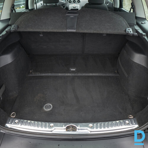 No Nīderlandes Peugeot 308 SW 2012. gada