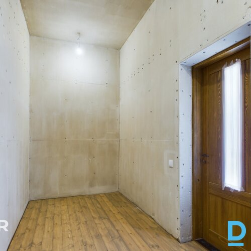 Pārdošanā  divstāvu privātmāja ar 12.2 ha zemes gabalu ainaviskā vietā Jaunpieba