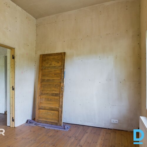 Pārdošanā  divstāvu privātmāja ar 12.2 ha zemes gabalu ainaviskā vietā Jaunpieba