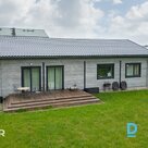 Pārdošanā mājīga vienstāvu privātmāja ar 4 istabām Mārupes novadā.Māja 2025. gad