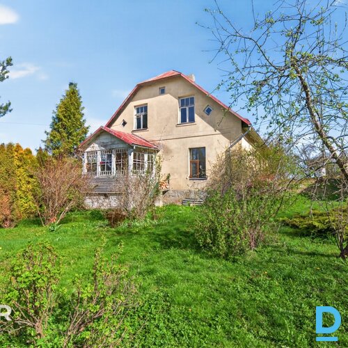 Pārdošanā puse no mājas ar 2984 m² zemes gabalu Smiltenē. Māja celta 1928. gadā Pārdošanā puse no mājas ar 2984 m² zemes gabalu Smiltenē. Māja celta 1928. gadā