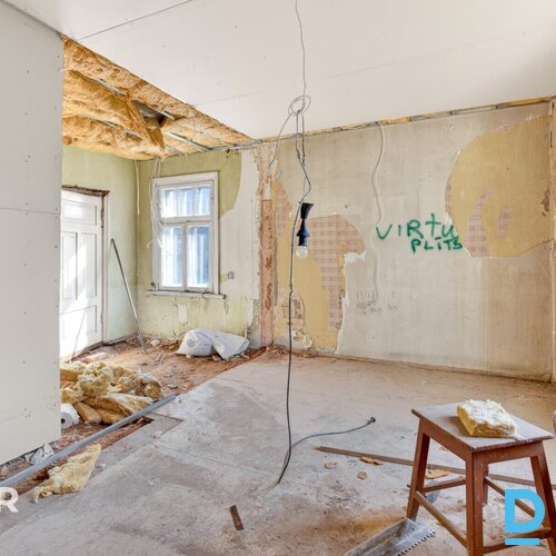 Pārdošanā puse no mājas ar 2984 m² zemes gabalu Smiltenē. Māja celta 1928. gadā Pārdošanā puse no mājas ar 2984 m² zemes gabalu Smiltenē. Māja celta 1928. gadā