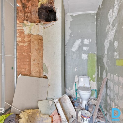 Pārdošanā puse no mājas ar 2984 m² zemes gabalu Smiltenē. Māja celta 1928. gadā Pārdošanā puse no mājas ar 2984 m² zemes gabalu Smiltenē. Māja celta 1928. gadā