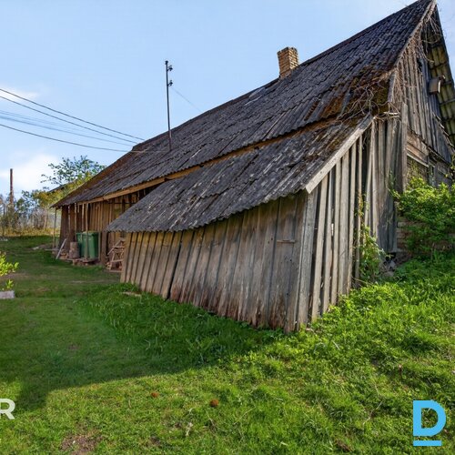 Pārdošanā puse no mājas ar 2984 m² zemes gabalu Smiltenē. Māja celta 1928. gadā Pārdošanā puse no mājas ar 2984 m² zemes gabalu Smiltenē. Māja celta 1928. gadā