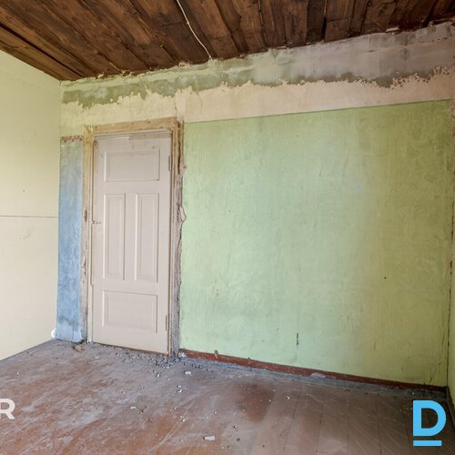 Pārdošanā puse no mājas ar 2984 m² zemes gabalu Smiltenē. Māja celta 1928. gadā Pārdošanā puse no mājas ar 2984 m² zemes gabalu Smiltenē. Māja celta 1928. gadā
