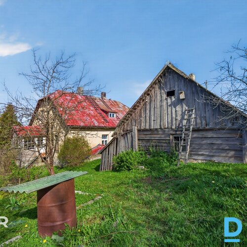 Pārdošanā puse no mājas ar 2984 m² zemes gabalu Smiltenē. Māja celta 1928. gadā Pārdošanā puse no mājas ar 2984 m² zemes gabalu Smiltenē. Māja celta 1928. gadā