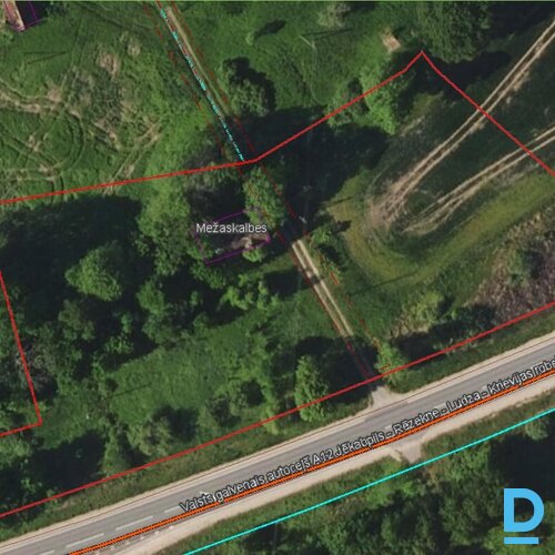 Pārdod nekustamo īpašumu ar dzīvojamo māju renovācijai un pieguļošu lauksaimniecībā izmantojamo zemi 80000m²