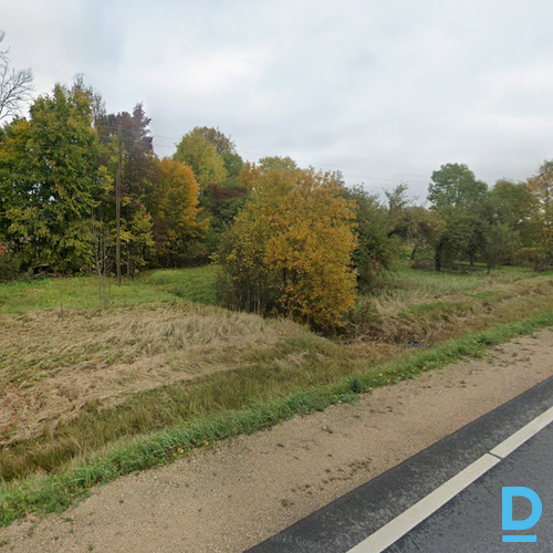 Pārdod nekustamo īpašumu ar dzīvojamo māju renovācijai un pieguļošu lauksaimniecībā izmantojamo zemi 80000m²
