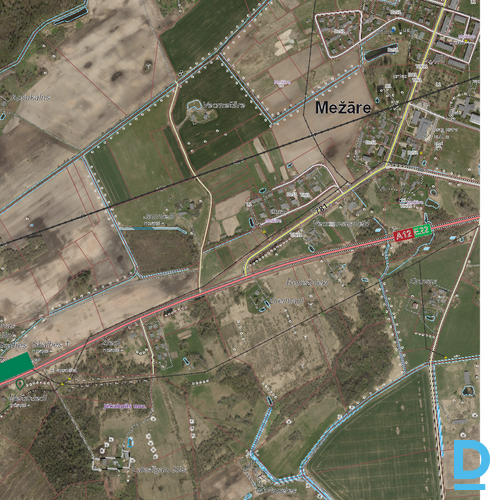 Pārdod nekustamo īpašumu ar dzīvojamo māju renovācijai un pieguļošu lauksaimniecībā izmantojamo zemi 80000m²