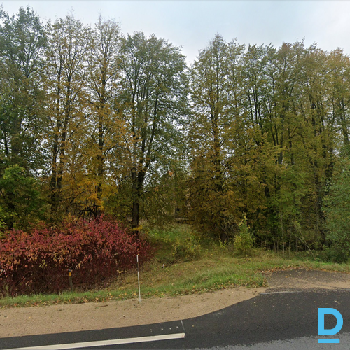 Pārdod nekustamo  īpašumu ar dzīvojamo māju renovācijai un pieguļošu lauksaimniecībā izmantojamo zemi 10000m²