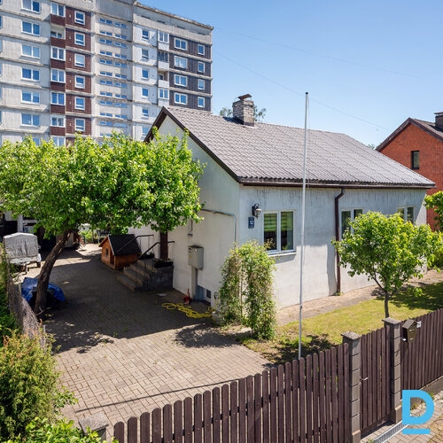 Pārdod māju Jenotu iela 12