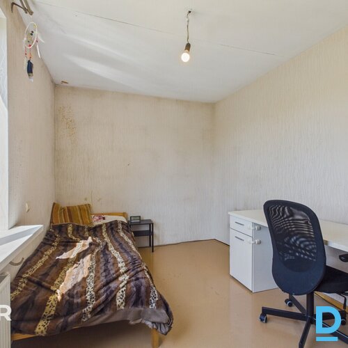 Pārdošanā divstāvu privātmāja ar 857 m² zemes gabalu Saulkrastos.Māja celta 1996