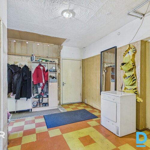 Pārdošanā divstāvu privātmāja ar 857 m² zemes gabalu Saulkrastos.Māja celta 1996