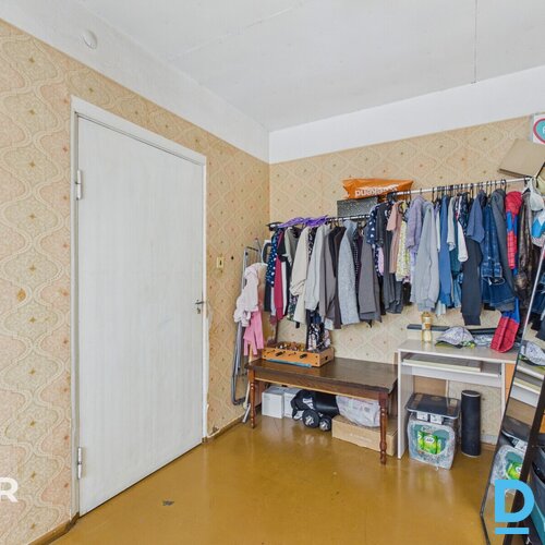 Pārdošanā divstāvu privātmāja ar 857 m² zemes gabalu Saulkrastos.Māja celta 1996