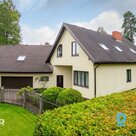 Pārdošanā plaša divstāvu ģimenes māja ar 1660 m² zemes gabalu Sunīšos.Mājas tehn