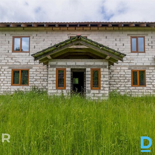 Pārdošanā divstāvu jaunbūve ar 10.8 ha zemi ainaviskā, dabas ieskautā vietā pie 