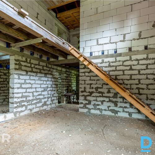 Pārdošanā divstāvu jaunbūve ar 10.8 ha zemi ainaviskā, dabas ieskautā vietā pie 
