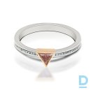 Яркое розовое кольцо с бриллиантом