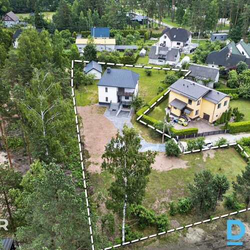Pārdošanā divstāvu savrupmāja ar atsevišķu palīgēku un 3029 m² zemes gabalu Jaun