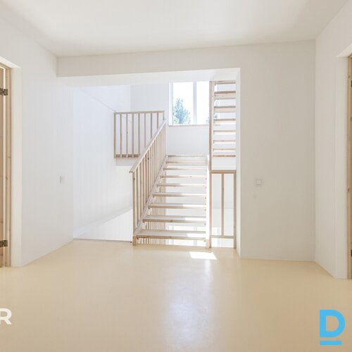 Pārdošanā 3-stāvu privātmāja ar 952 m² zemes gabalu Medemciemā.Māja celta 1994. 