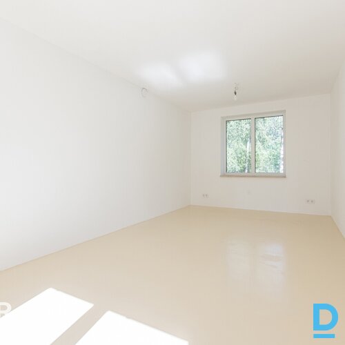 Pārdošanā 3-stāvu privātmāja ar 952 m² zemes gabalu Medemciemā.Māja celta 1994. 