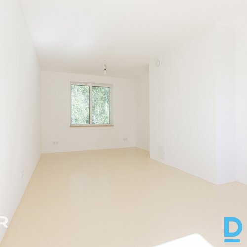 Pārdošanā 3-stāvu privātmāja ar 952 m² zemes gabalu Medemciemā.Māja celta 1994. 