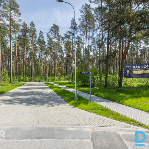 Kvalitatīva dvīņu māja ar pilnu apdari Piņķos – labiekārtotā, skaista meža ielok