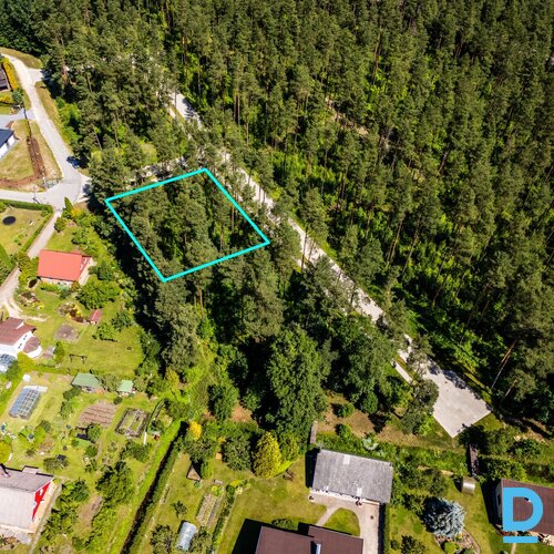 Viens no pēdējiem šāda veida zemes gabaliem šajā apkaimē - 1278 m² zemes gabals 