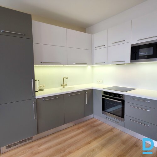 Pārdod dzīvokli Salnas 21, 57m², 3 ist.