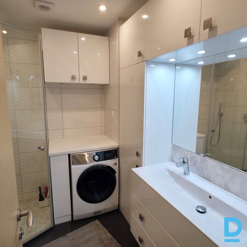 Pārdod dzīvokli Salnas 21, 57m², 3 ist.