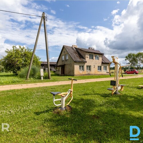 Pārdošanā 1/2 no divstāvu mājas (70 m²) ar plašu privāto teritoriju Dauguļu ciem Pārdošanā 1/2 no divstāvu mājas (70 m²) ar plašu privāto teritoriju Dauguļu ciem