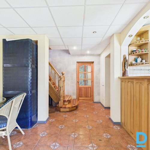 Pārdošanā plaša 2-stāvu privātmāja ar 797 m² zemes gabalu Alūksnē.Māja ir nodota