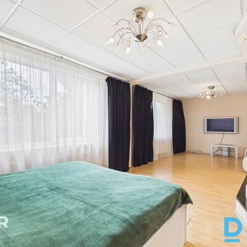 Pārdošanā plaša 2-stāvu privātmāja ar 797 m² zemes gabalu Alūksnē.Māja ir nodota