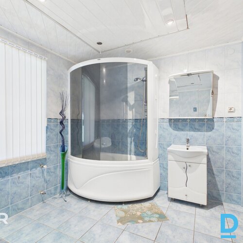 Pārdošanā plaša 2-stāvu privātmāja ar 797 m² zemes gabalu Alūksnē.Māja ir nodota