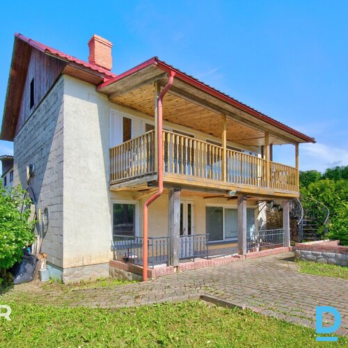 Pārdošanā plaša 2-stāvu privātmāja ar 797 m² zemes gabalu Alūksnē.Māja ir nodota