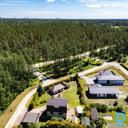 Ar visām pilsētas komunikācijām 639 m² zemes gabals dvīņu mājas būvniecībai.Īpaš