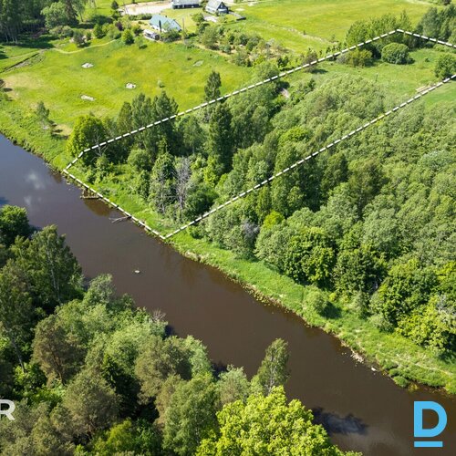 Pārdošanā 7000 m² zemes gabals pie Salacas upes, Staicelē.Īpašums ir lieliski pi