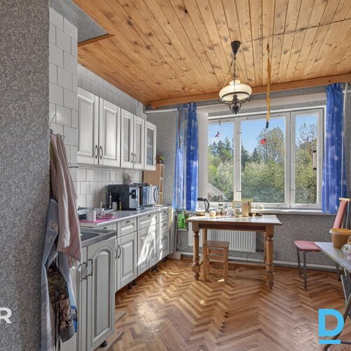Pārdošanā divstāvu privātmāja ar 2384 m² zemes gabalu teicamā vietā Cesvainē.Māj Pārdošanā divstāvu privātmāja ar 2384 m² zemes gabalu teicamā vietā Cesvainē.Māj