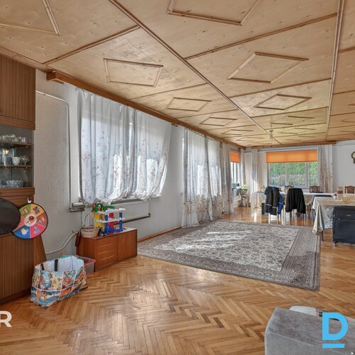Pārdošanā divstāvu privātmāja ar 2384 m² zemes gabalu teicamā vietā Cesvainē.Māj Pārdošanā divstāvu privātmāja ar 2384 m² zemes gabalu teicamā vietā Cesvainē.Māj