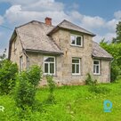 Pārdošanā autentiska, mājīga divstāvu privātmāja ainaviskā vietā Ieriķos.Māja ce