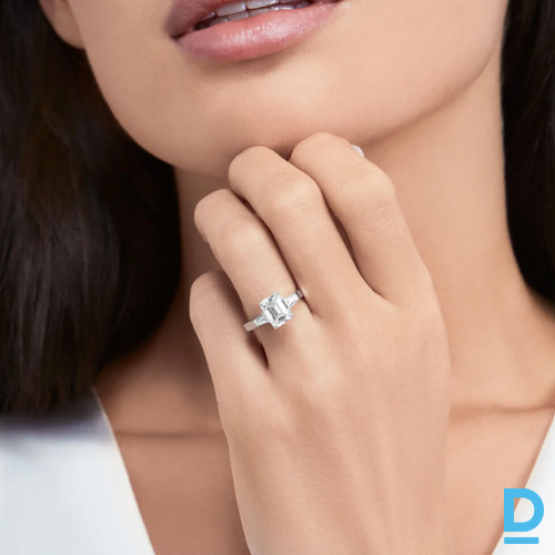 Pārdod Graff Promise Emerald Cut Diamond Engagement Ring Pārdod Graff Promise Emerald Cut Diamond Engagement Ring