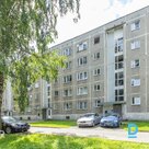Продаётся солнечная, светлая 2-комнатная квартира с лоджией в зелёном районе.Пла