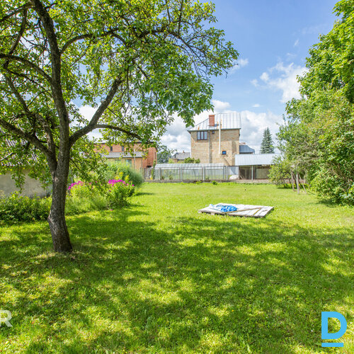Pārdošanā 1577 m² zemes gabals ar 80 m² māju un saimniecības ēku Jelgavā.Īpašums Pārdošanā 1577 m² zemes gabals ar 80 m² māju un saimniecības ēku Jelgavā.Īpašums