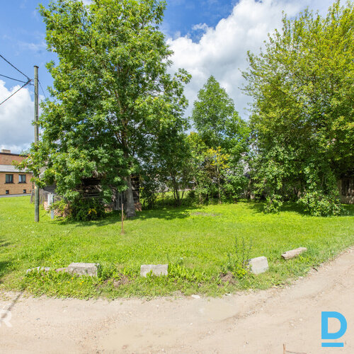 Pārdošanā 1577 m² zemes gabals ar 80 m² māju un saimniecības ēku Jelgavā.Īpašums Pārdošanā 1577 m² zemes gabals ar 80 m² māju un saimniecības ēku Jelgavā.Īpašums