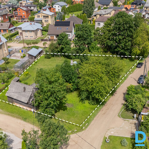 Pārdošanā 1577 m² zemes gabals ar 80 m² māju un saimniecības ēku Jelgavā.Īpašums Pārdošanā 1577 m² zemes gabals ar 80 m² māju un saimniecības ēku Jelgavā.Īpašums
