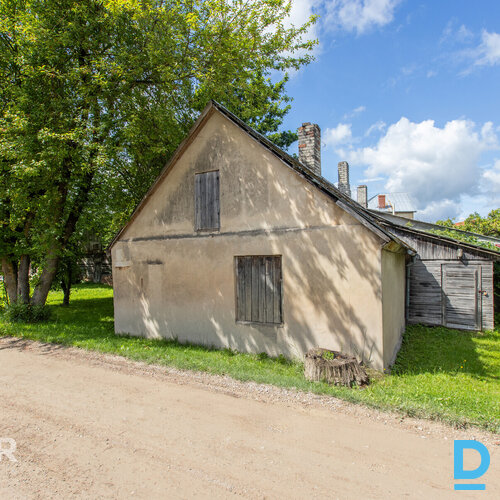 Pārdošanā 1577 m² zemes gabals ar 80 m² māju un saimniecības ēku Jelgavā.Īpašums Pārdošanā 1577 m² zemes gabals ar 80 m² māju un saimniecības ēku Jelgavā.Īpašums