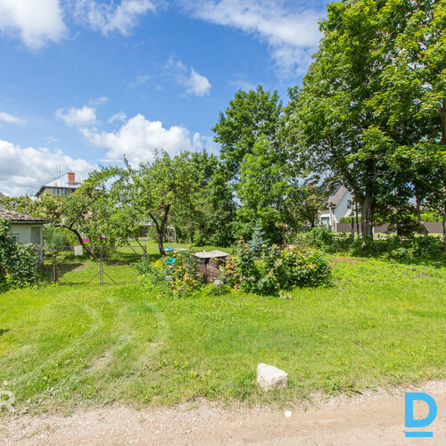 Pārdošanā 1577 m² zemes gabals ar 80 m² māju un saimniecības ēku Jelgavā.Īpašums Pārdošanā 1577 m² zemes gabals ar 80 m² māju un saimniecības ēku Jelgavā.Īpašums