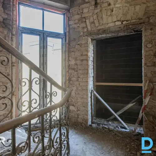 Pārdošanā perspektīvs investīciju objekts – daudzdzīvokļu dzīvojamā ēka ar atvēr Pārdošanā perspektīvs investīciju objekts – daudzdzīvokļu dzīvojamā ēka ar atvēr