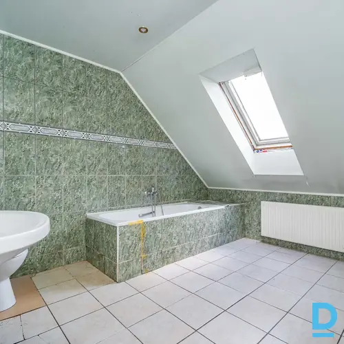 Māja ar atsevišķu atpūtas ēku, pirti un baseinu Bauskā 