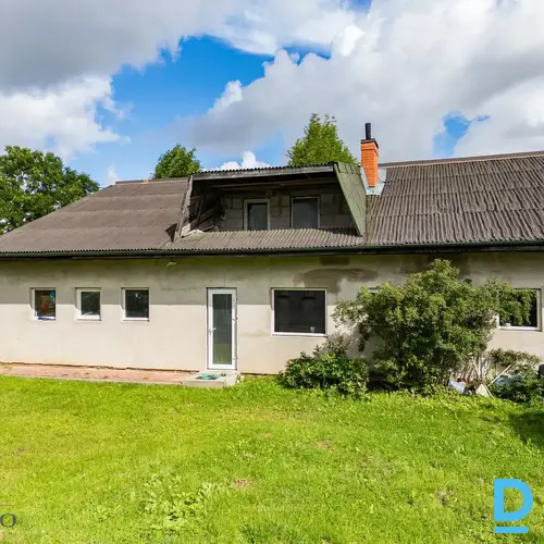 Māja ar atsevišķu atpūtas ēku, pirti un baseinu Bauskā 